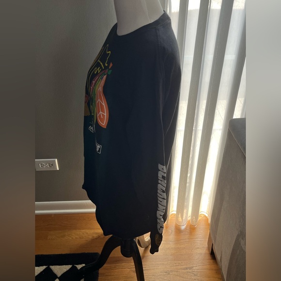 Chicago blackhawks long sleeve shirt.  Cotton & made by majestic.  Size medium - Picture 5 of 8